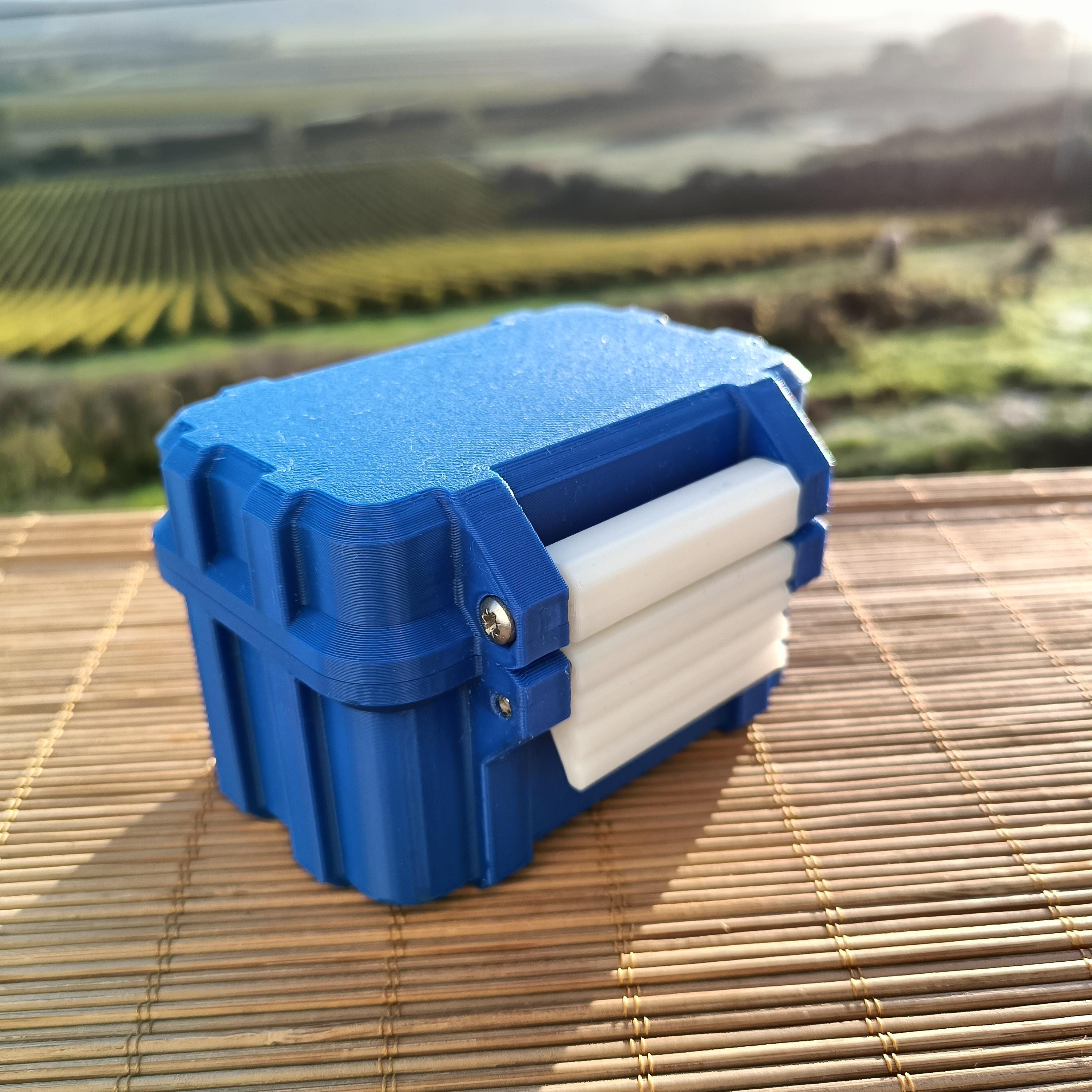 Rugged Box for batteries storage AA or AAA